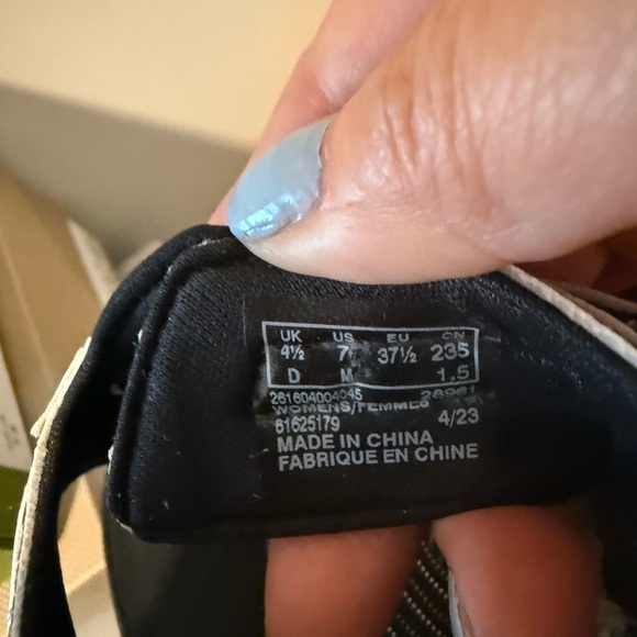 NWT!! Clarks Women's Black and White Sandals- size 7 - Picture 5 of 5